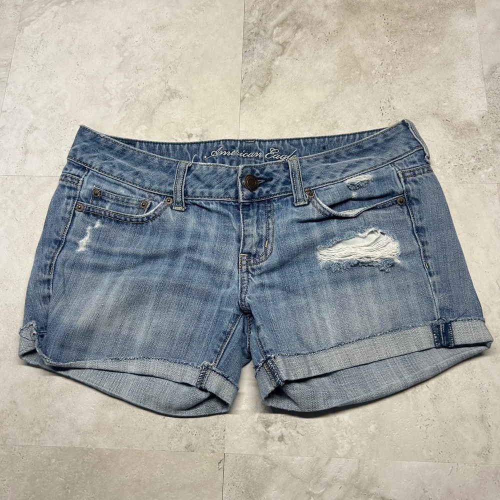 American Eagle Distressed Denim Shorts Light Wash Womens Size 4 Low Rise Cuffed
